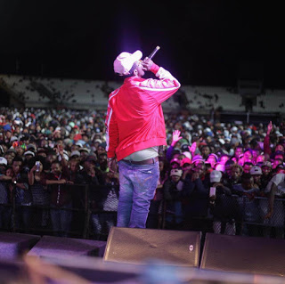 Emtee picture on stage