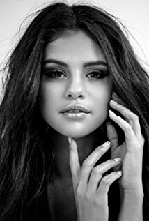 Selena Gomez Biography - Wiki, Age, Pictures, siblings, parents & Net Worth