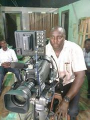 Raphael Niyi Stephen on set