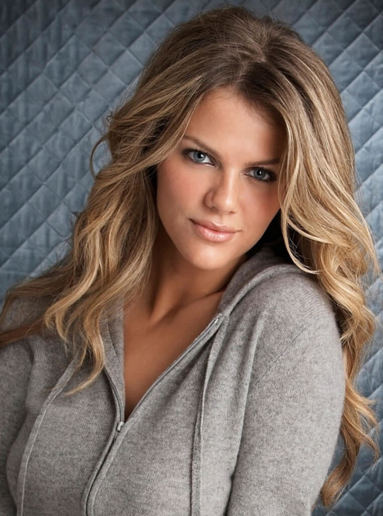 Brooklyn Decker Biography - Age, Husband, Movies & Pictures