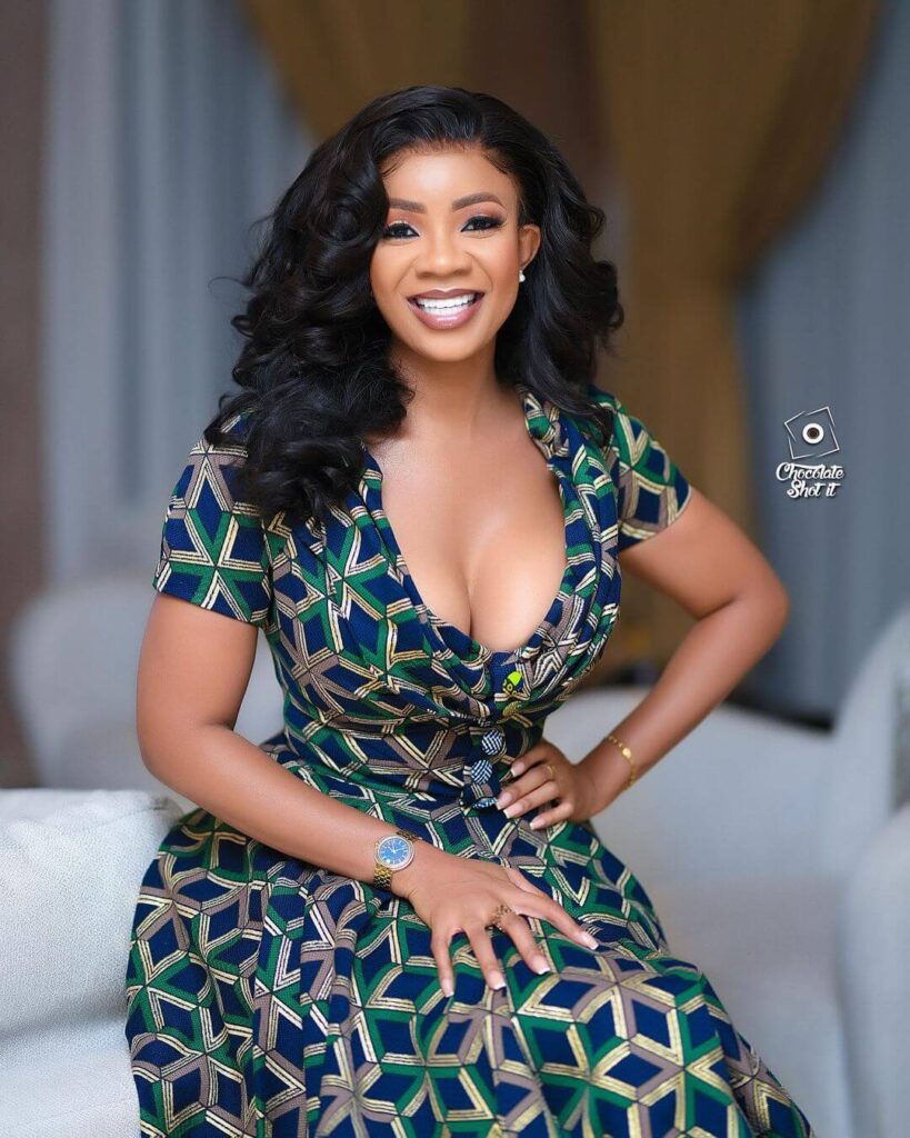 Serwaa Amihere Bio: Age, siblings, family, Pictures