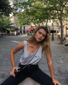 Chloe Lecareux photo