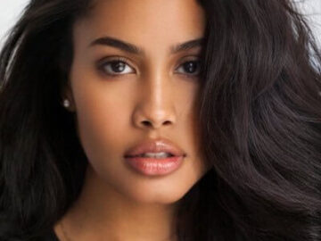 Leyna Bloom Biography: Real Name, Age, Parents, Measurements, Net Worth & Photos