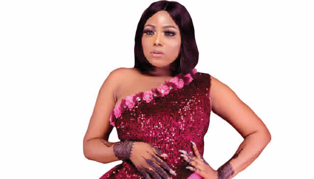 Zainab Bakare Biography: Age, Husband, Mother, Net Worth