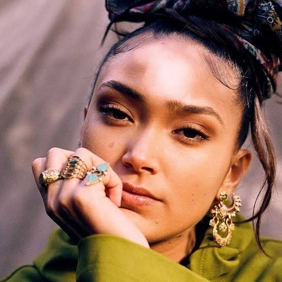 Joy Crookes Biography: Age, Siblings, Parents, Partner, Songs, Net Worth