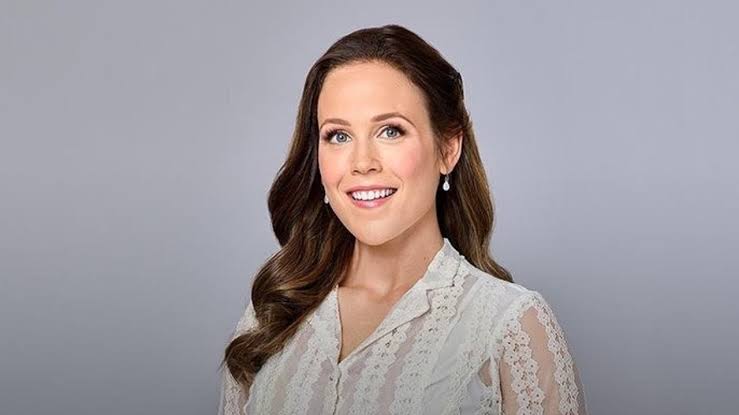 Erin Krakow Biography: Age, Height, Partner, Movies, Net Worth